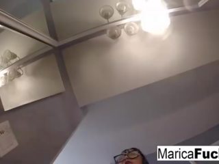 Marica hase sisse lummav pitspesu masturbeerib sisse a peegel