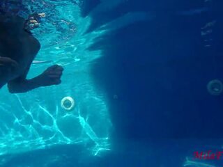 Dva dekleta zajebal pravica pod vodo v na bazen: najstnice x ocenjeno posnetek