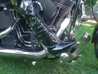 2 дівчинки revving motorcycle в черевики, безкоштовно ххх кіно ee