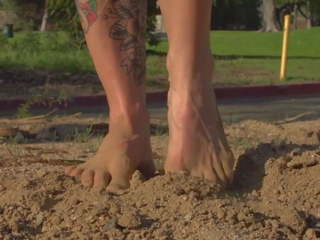 Renee's groovy oily feet n soles
