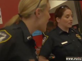 Kostenlos movieture papa polizist phallus und aufgehängt nackt milf cops robbery