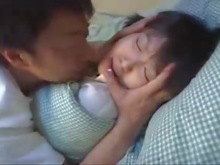 Glorious asiatisk tenåring knullet av henne stepfather
