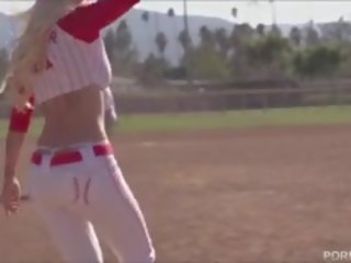 Baseball kjærlig blond stevie shae elsker en shortly 10 min etter spill faen