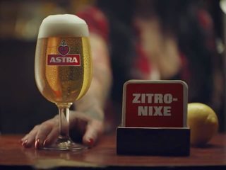 Franziska mettner en cerveza anuncio